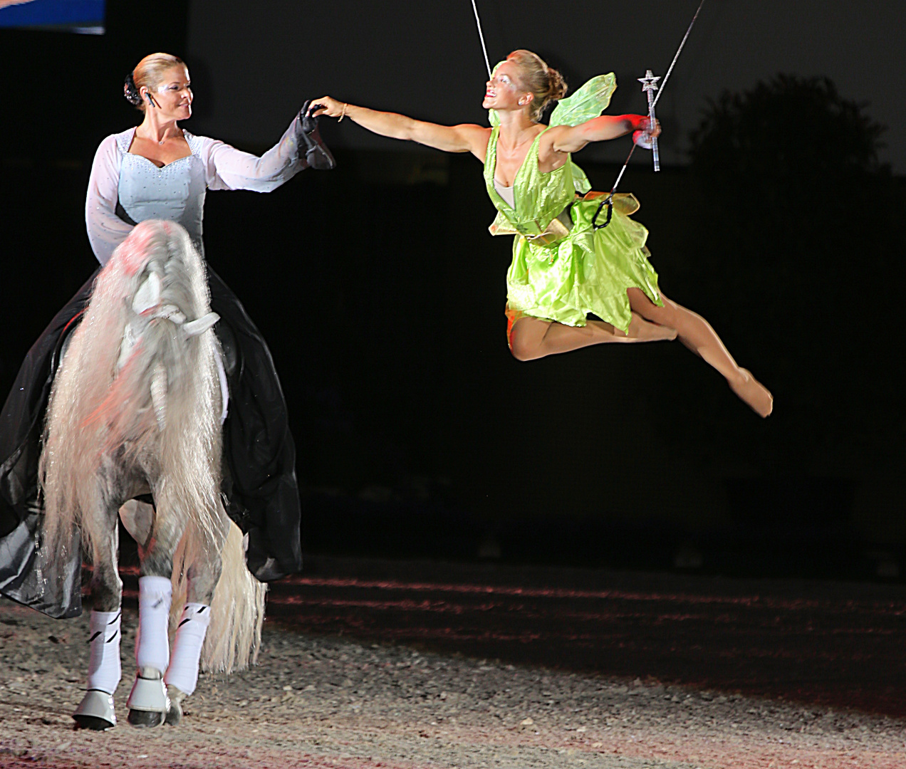 fliegende Elfe und Reiterin auf Einhorn