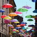 Fliegende Regenschirme