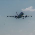 Fliegende Tankstelle im Landeanflug auf Köln/Bonn.