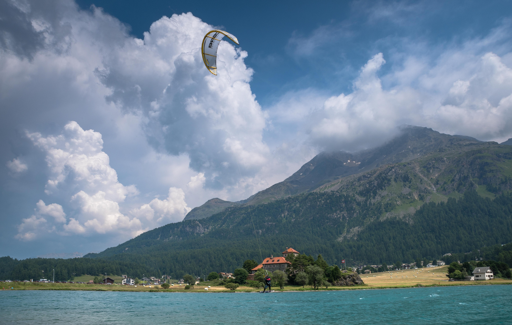 Fliegender Kitesurfen auf dem Silvaplaner-See