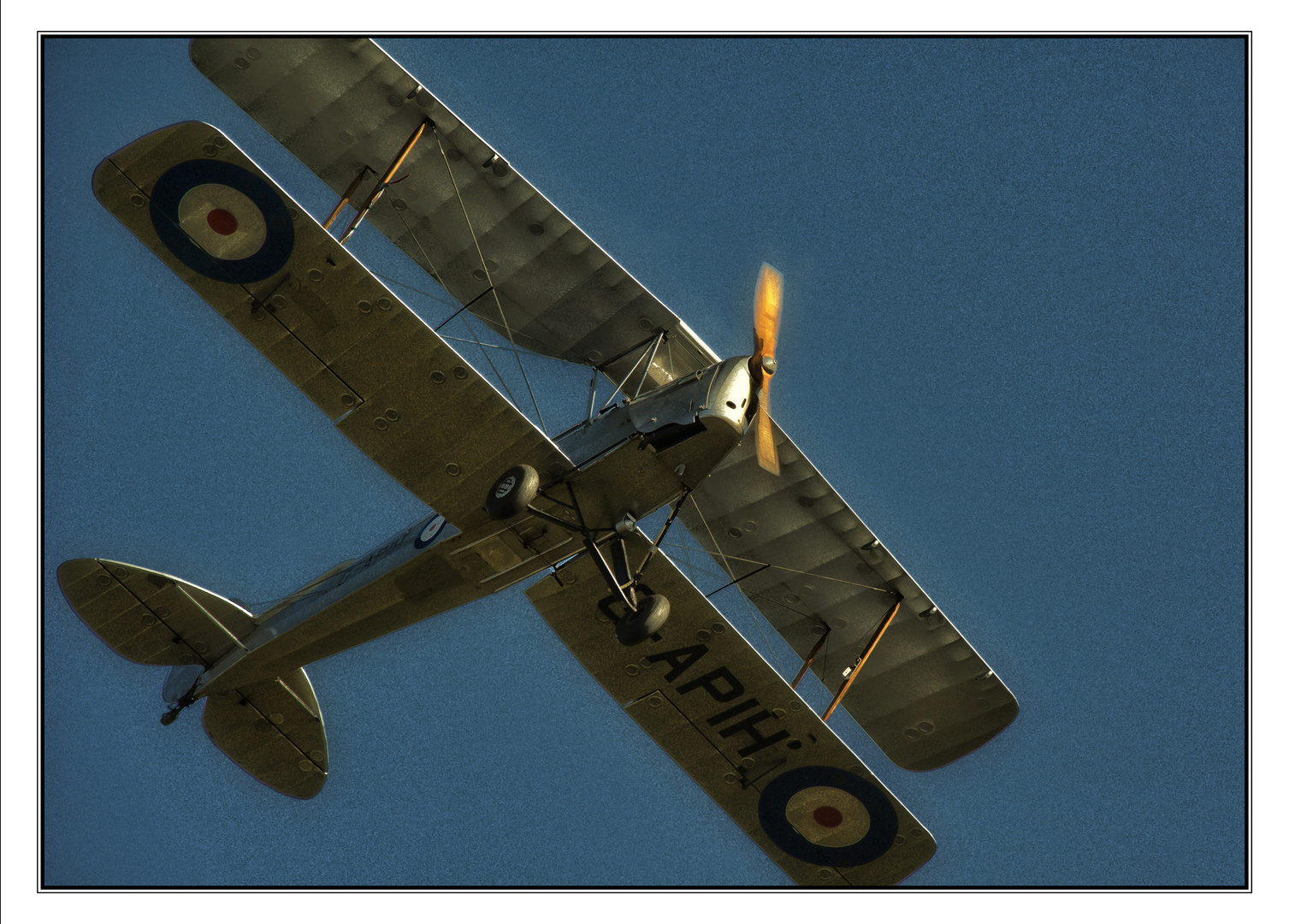 "Fliegendes Blech mit Holzpropeller"