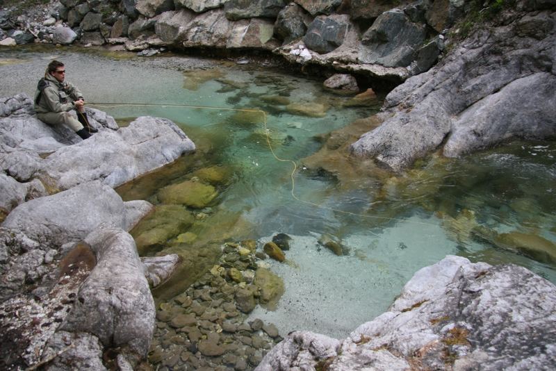 Fliegenfischen im Gebirgsbach