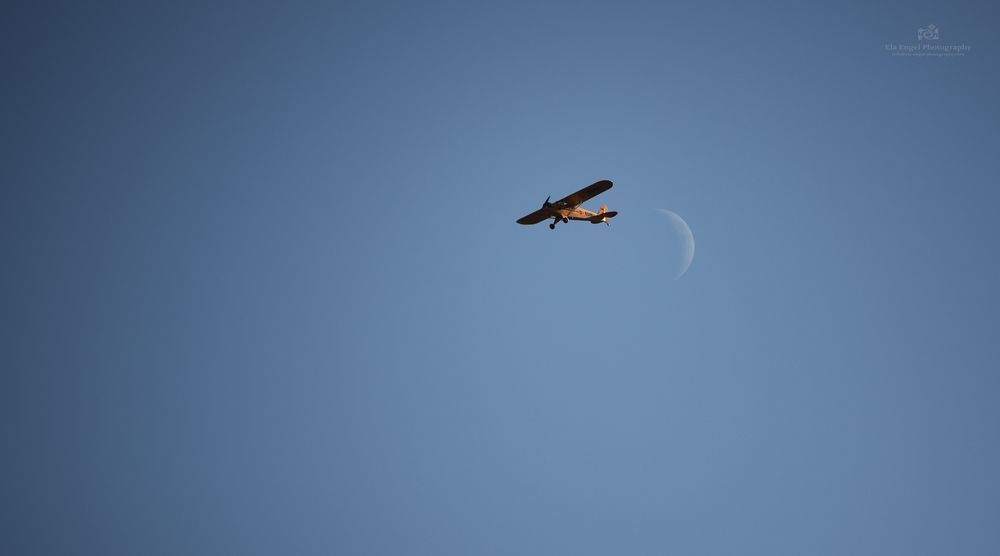 Flieger, grüß mir den Mond