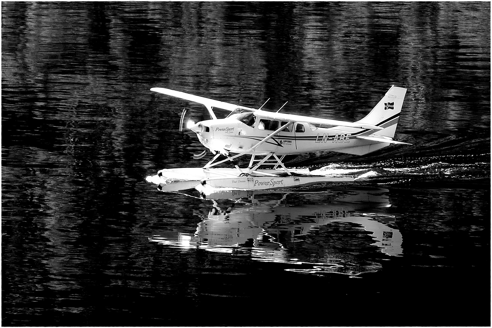 Flieger im Fjord