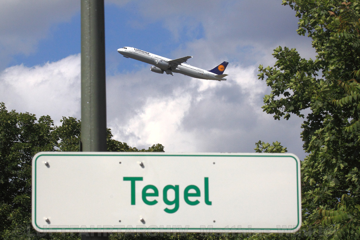 Flieger startet in Tegel