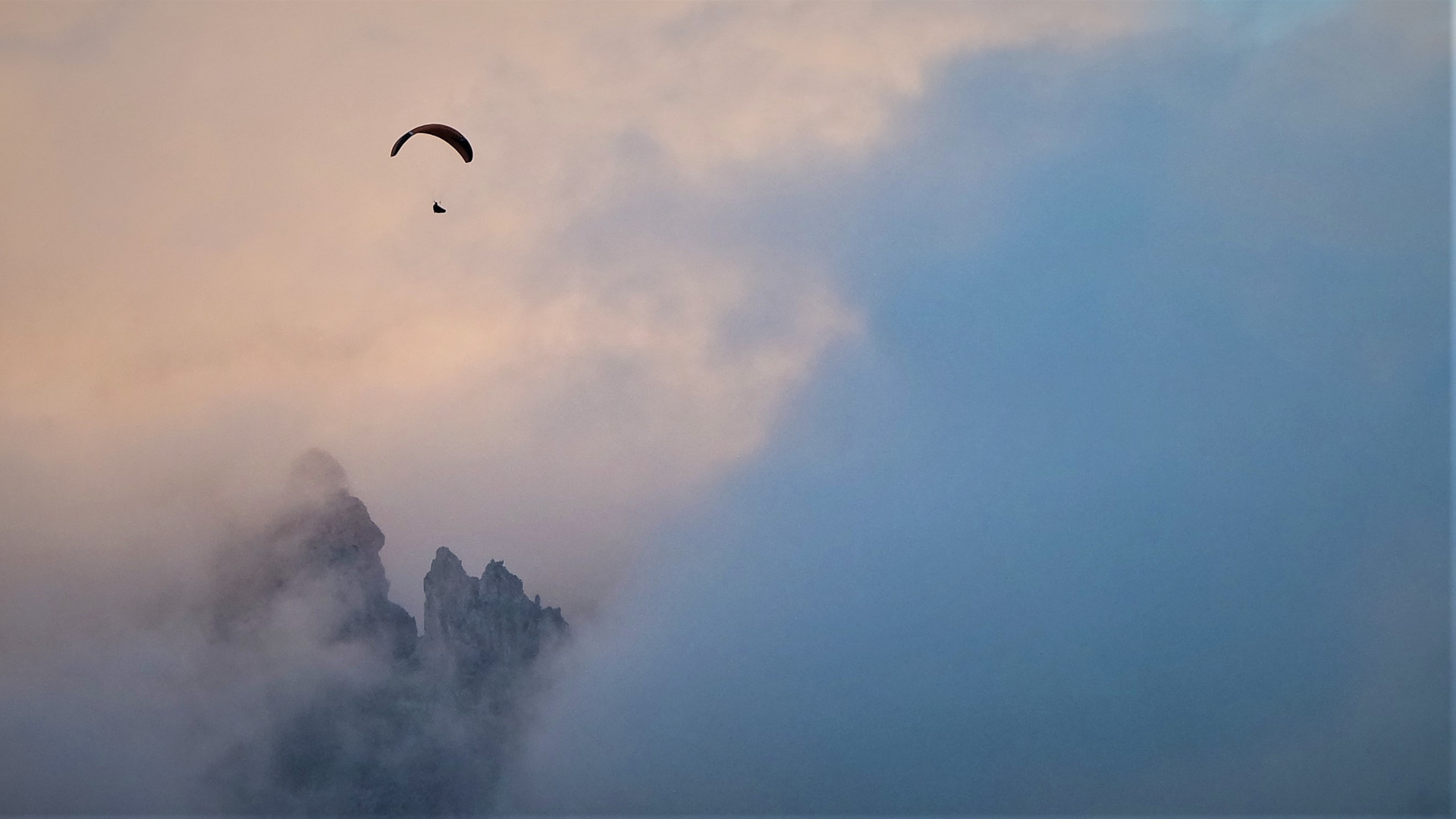 Flieger über dem Nebelmeer