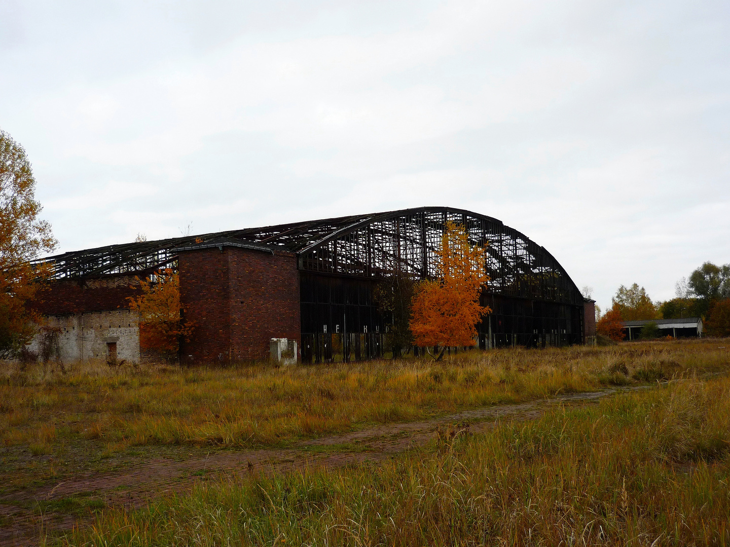 Fliegerhalle aus dem 2. Weltkrieg / Fliegerhorst Schönwalde