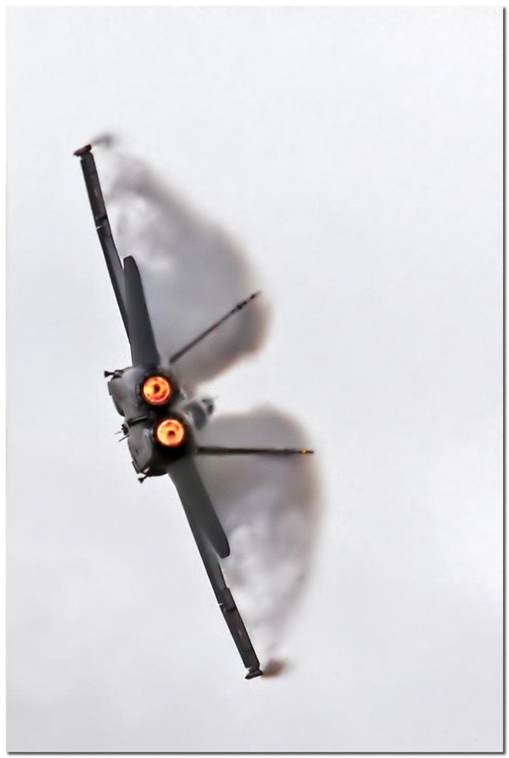 Fliegerschiessen Axalp 2012 (F/A-18 Hornet im Steigflug)