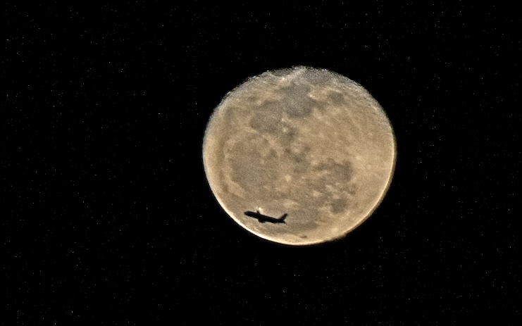 Flieght to the moon...