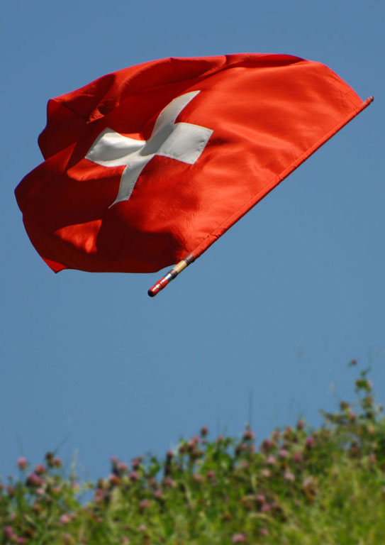 Fliegt hoch die Fahne im Sommer auf der Alp...