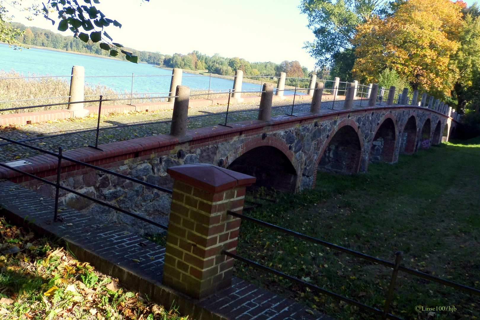 Fliesenbrücke im Park-1-