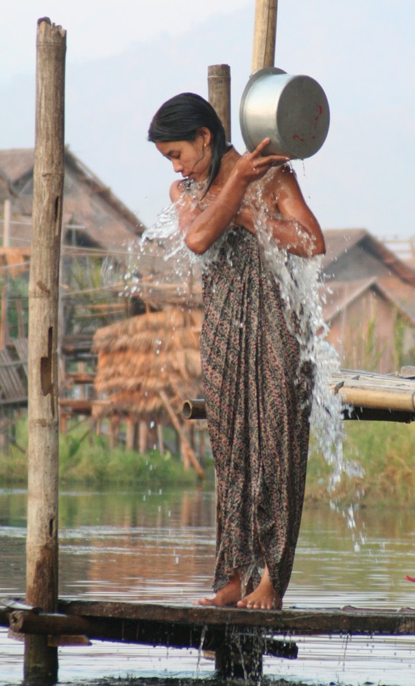 Fließend Wasser am Inle Lake...