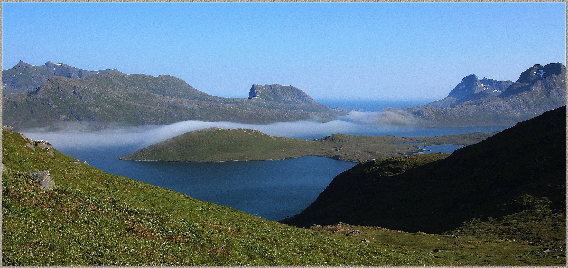 Fliessender Lofoten- Nebel bei Fredvang im Selfjorden: Norwegenreise 2014