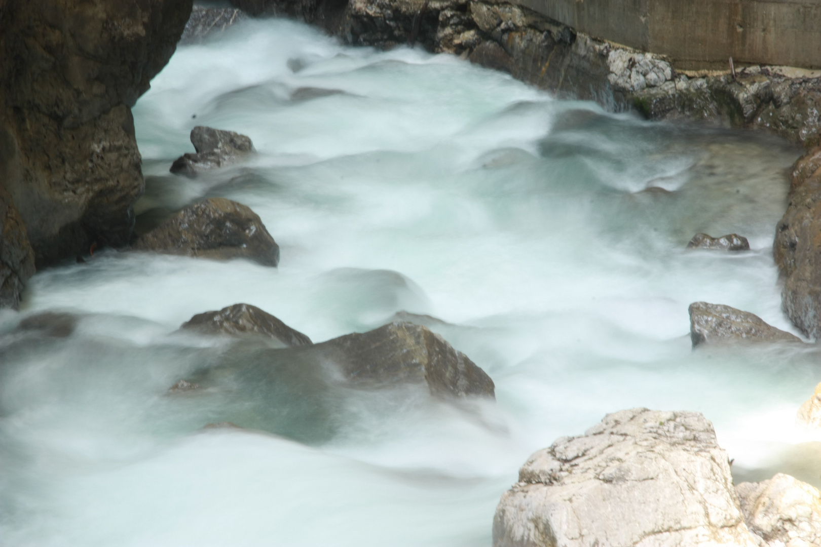 fließendes Gewässer in der Partnachklamm