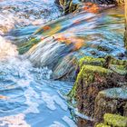 Fließendes Wasser im Sonnenlicht