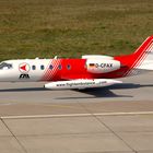 Flightambulance auf dem Taxiway in Berlin Tegel nach der Landung