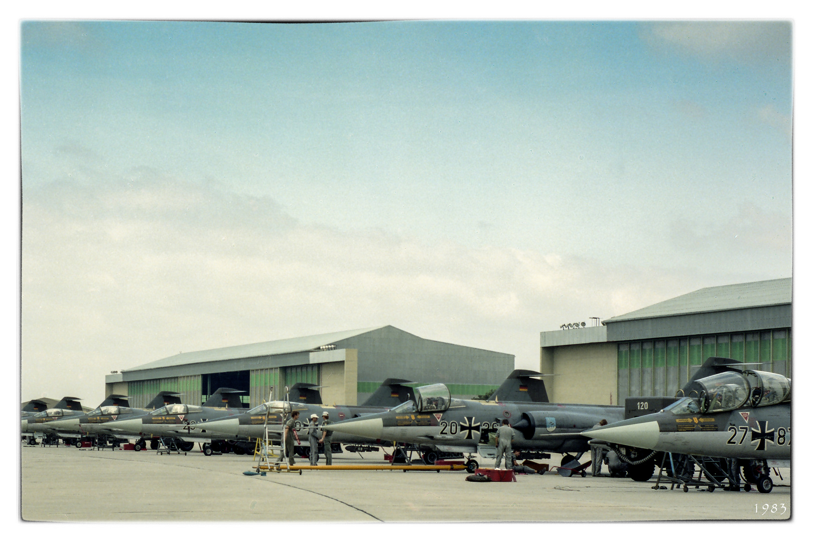 ... Flightline ...