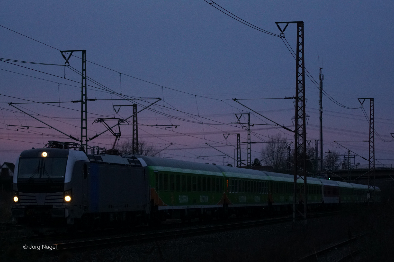 Flixtrain am frühen Morgen