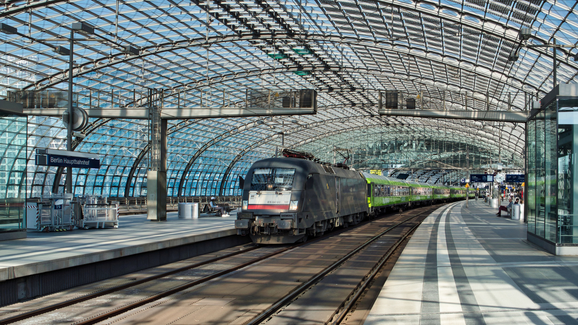 Flixtrain im Berliner Hauptbahnhof