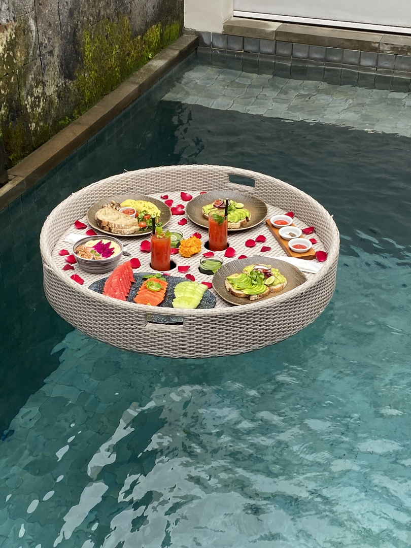 Floating breakfast