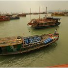 .:: Floating gas station in Halong Bay ::.