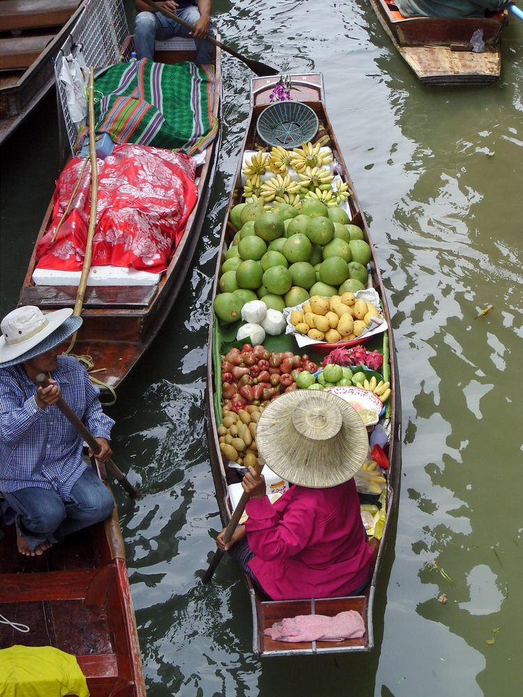 Floating market