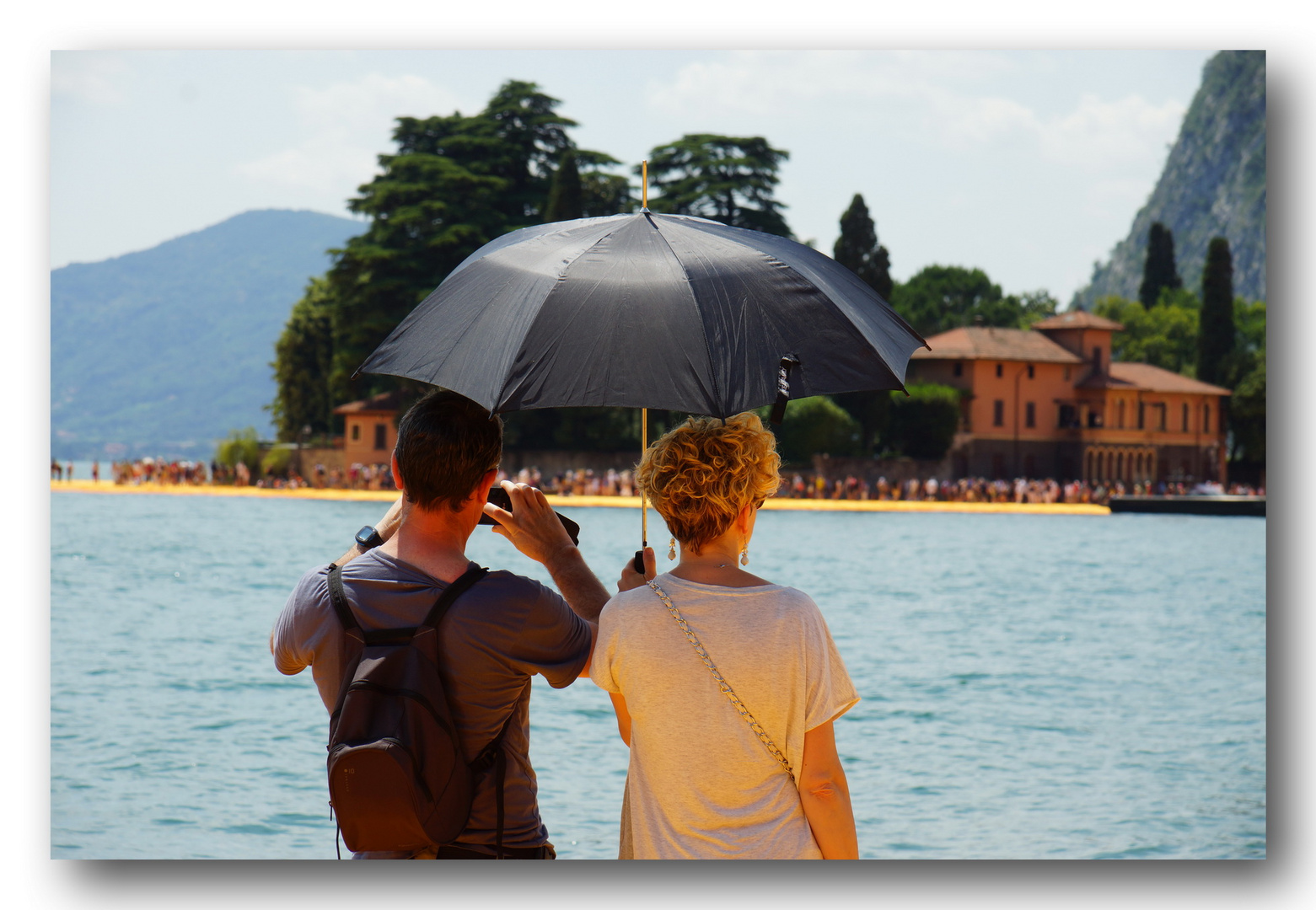 Floating Piers Sonnenschirm