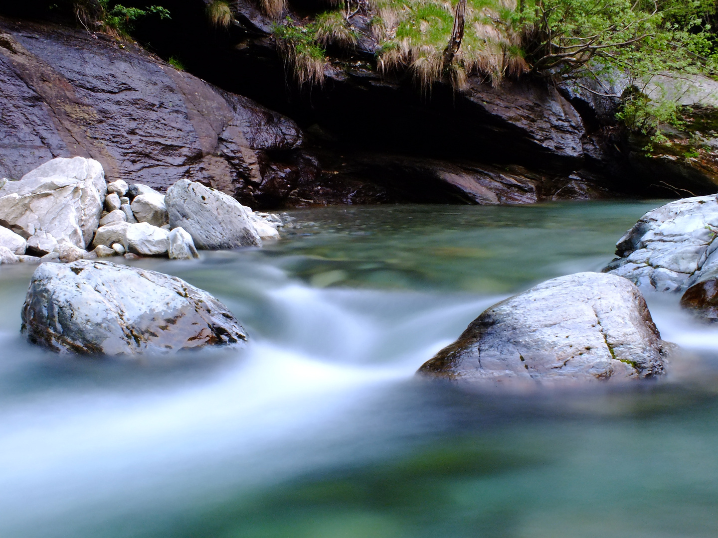 Floating stone