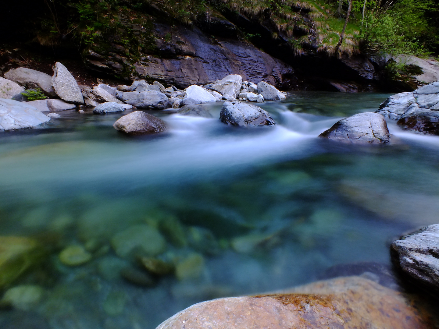 Floating stones