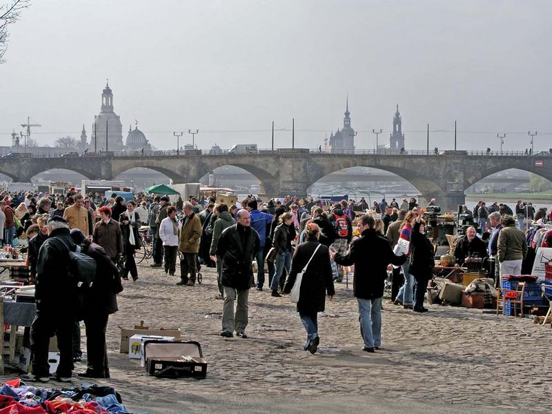 Flohmarkt an der Elbe