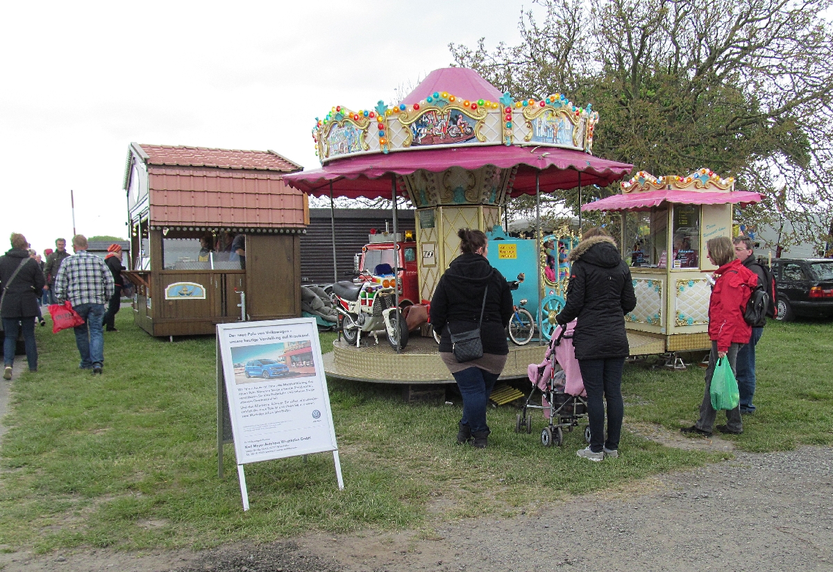 Flohmarkt mit Kinderbelustigung