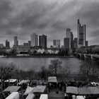 Flohmarkt mit Skyline