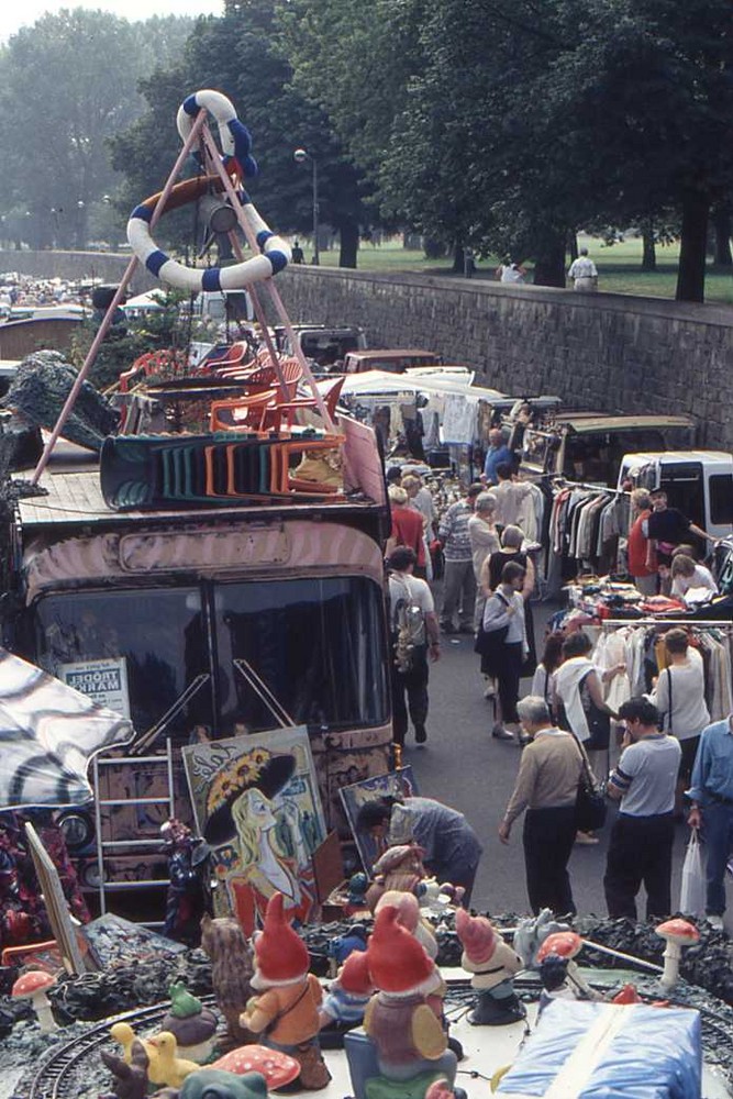 FLOHMARKT MIT ZEBRA AM RHEIN DÜSSELDORF 1996