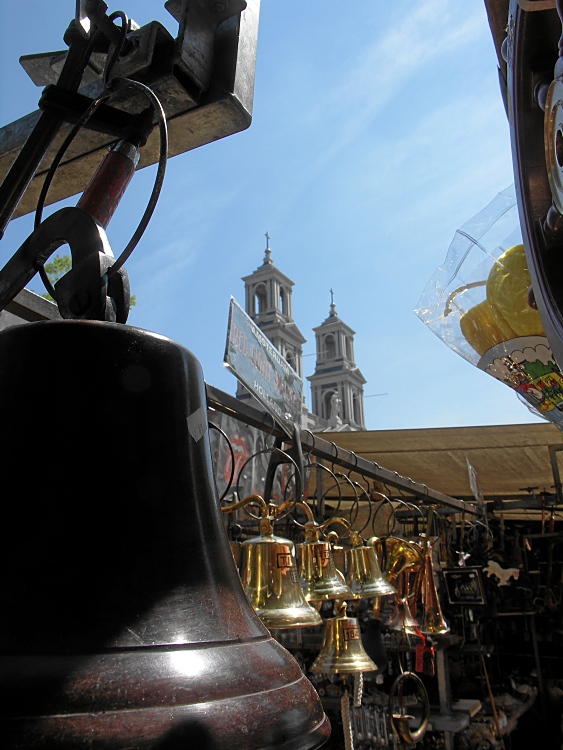 Flohmarkt vor der Kirche