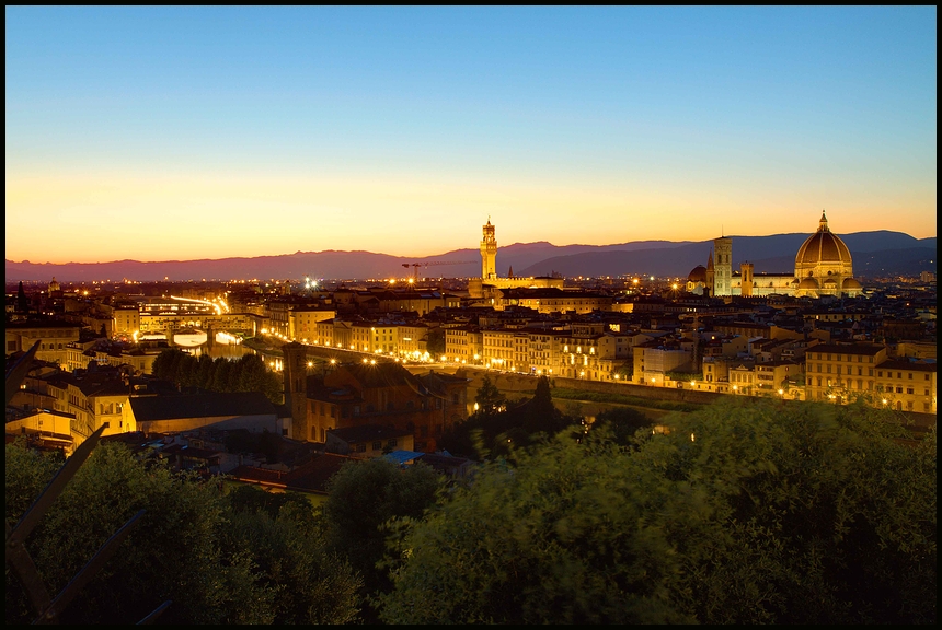 Florenz, blaue Stunde, 08.08.2010, 16 Bilder fusioniert.