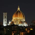 Florenz Blick auf den Dom über den Dächern bei Nacht