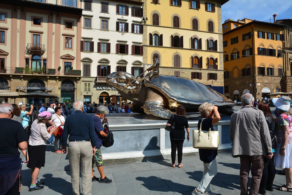 Florenz - Goldene Schildkröte mit Reiter
