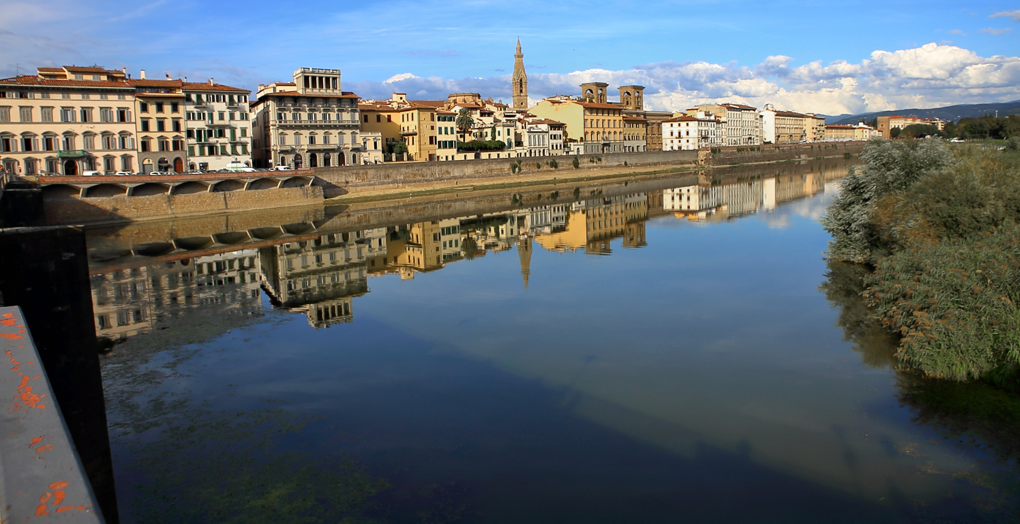 Florenz spiegelt sich im Arno