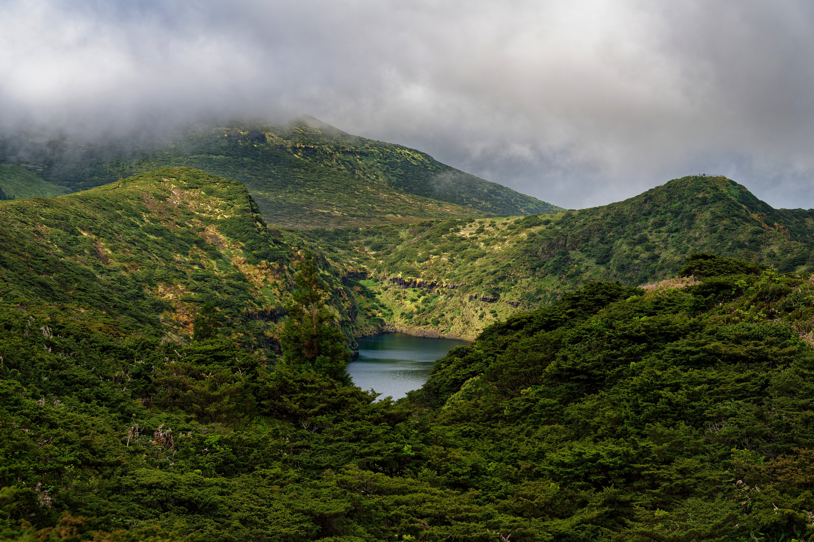 Flores: Lagoa Comprida - ein Kratersee