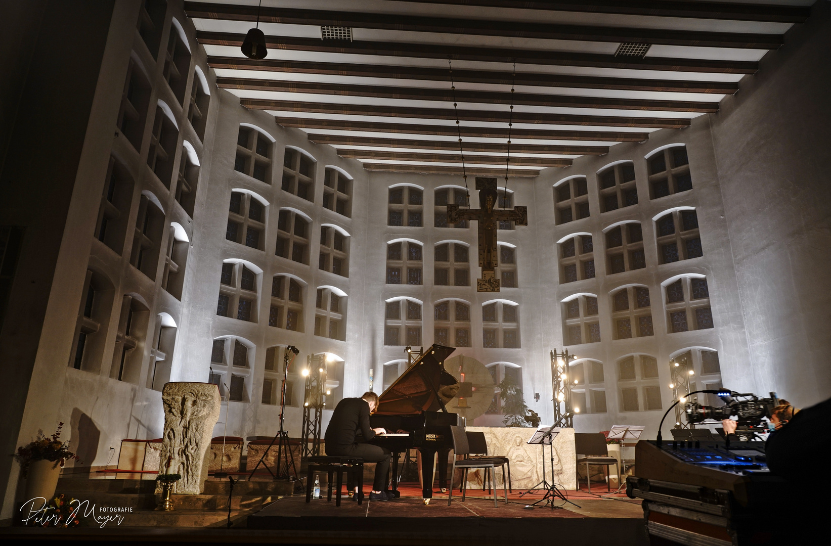 Florian Christl und Modern String Quintett in der St. Stephanus in Wackersdorf