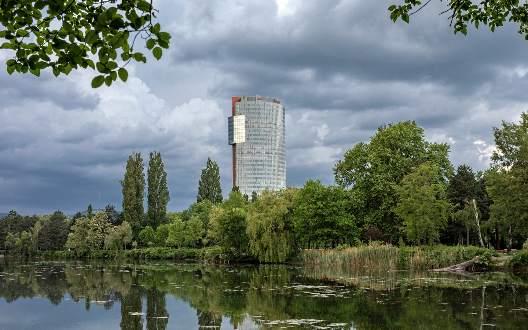 Floridotower vor dem Gewitter