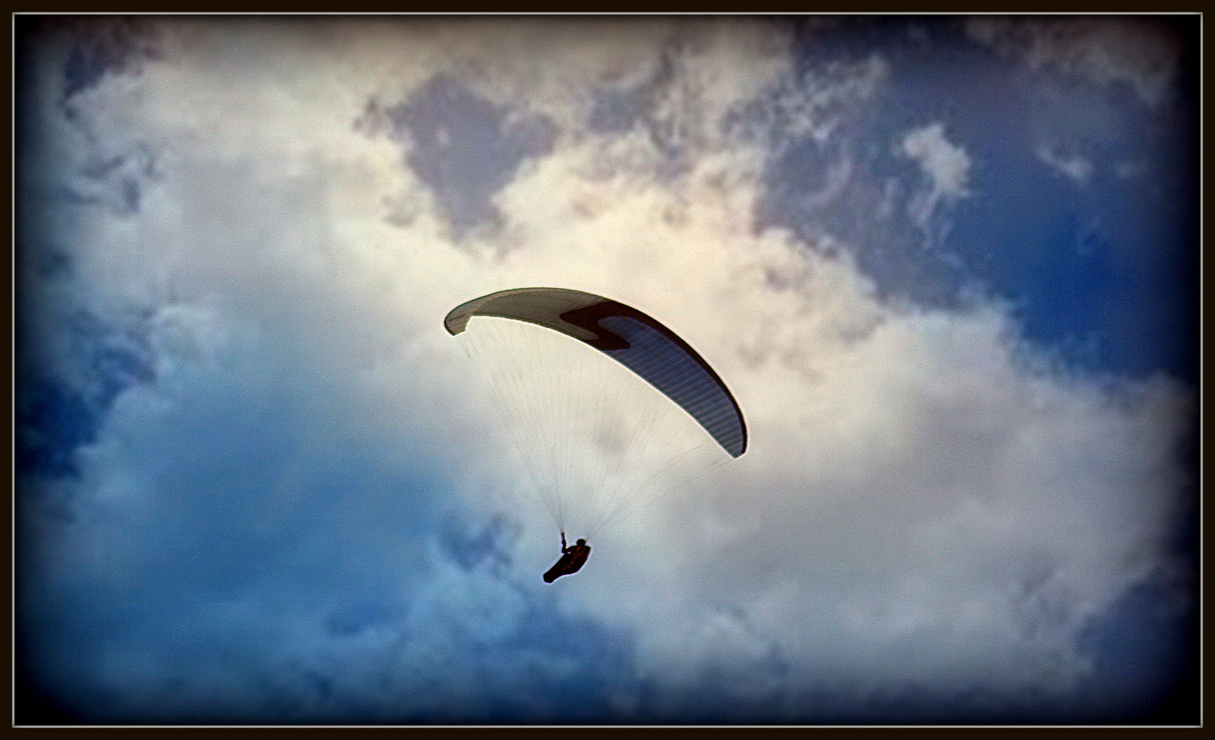 FLOTANDO COMO UNA PLUMA