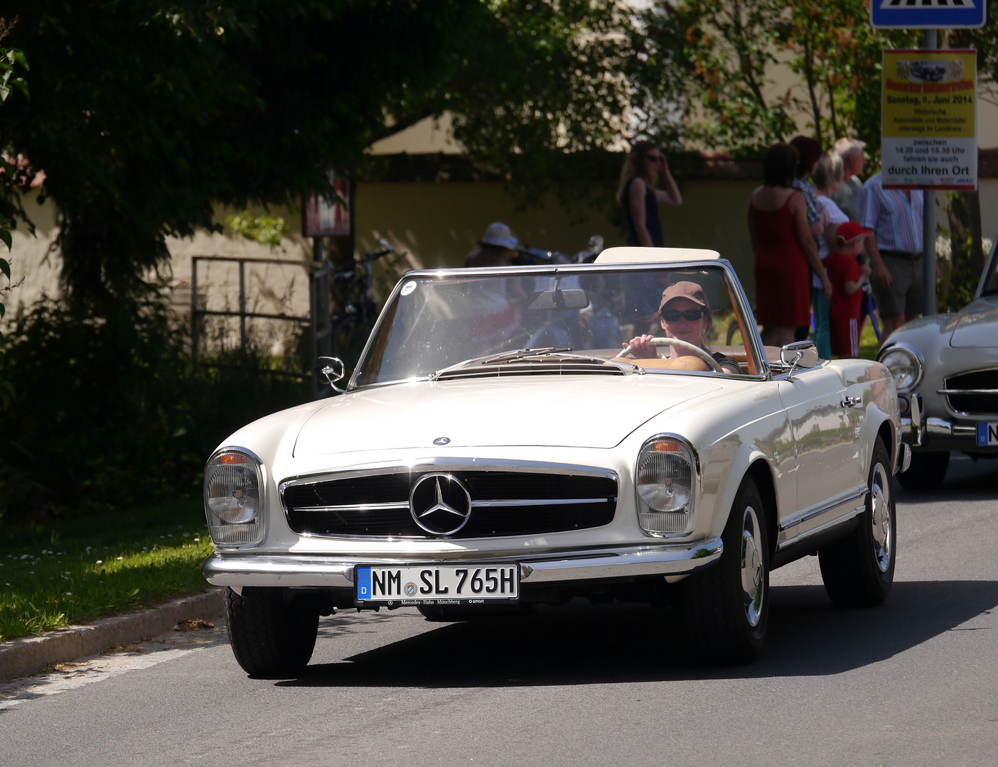 "Flotte Biene" im 230 SL-Cabrio (MB W113)