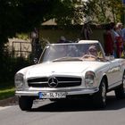 "Flotte Biene" im 230 SL-Cabrio (MB W113)