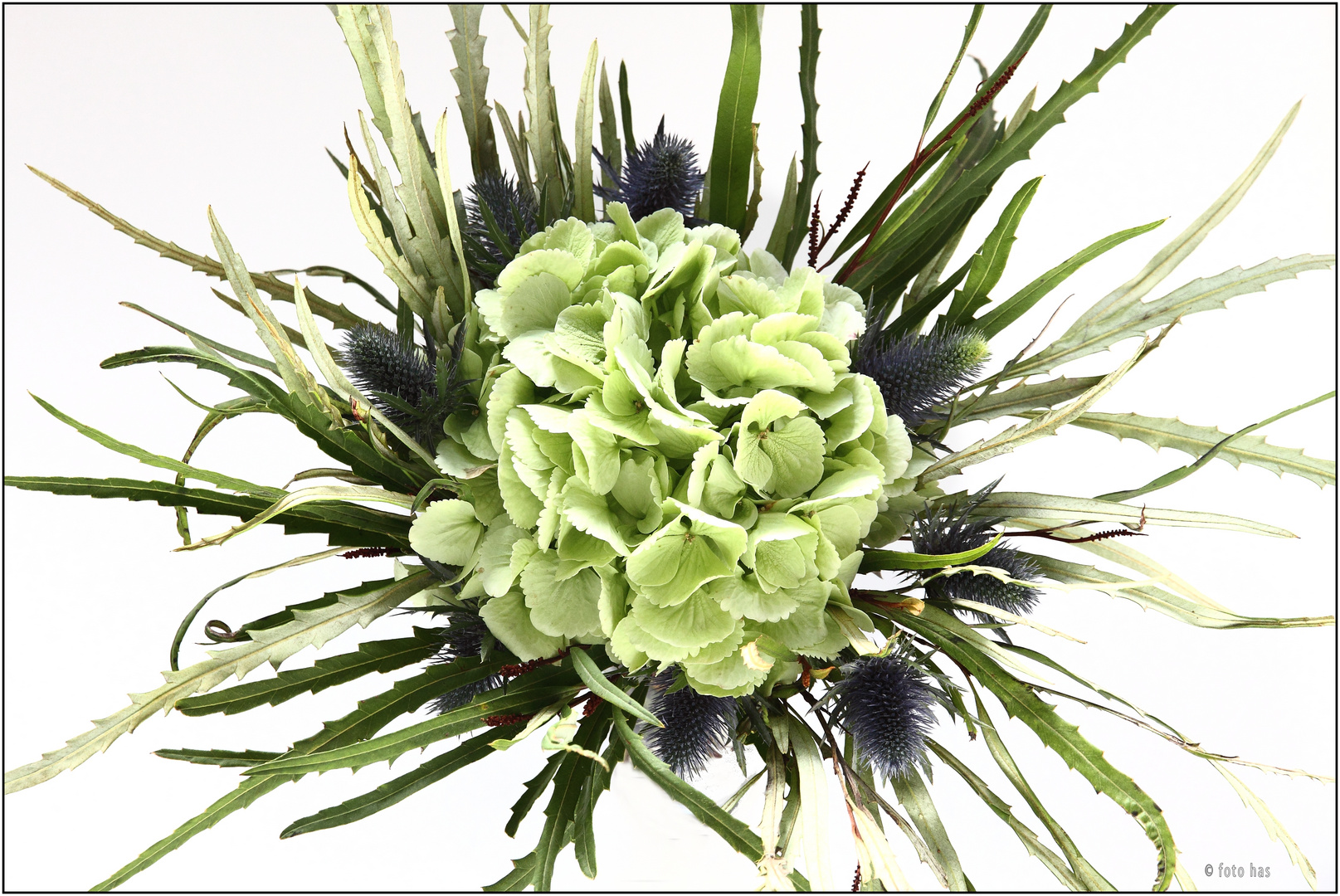 Flower arrangement in green and blue 0422