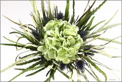 Flower arrangement in green and blue 0422