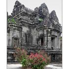 Flowers and stones (Banteay Samre) - Reload