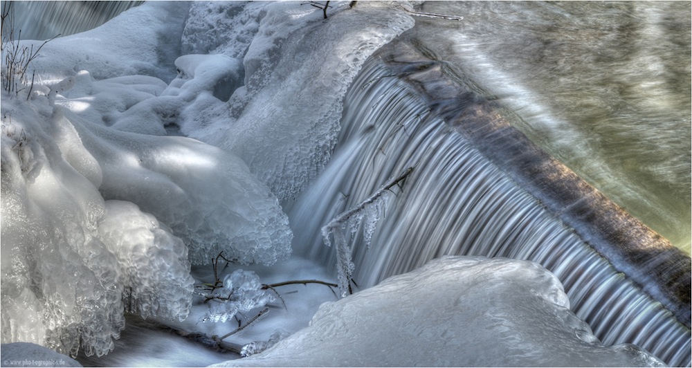 ~~~ flowing - frozen ~~~