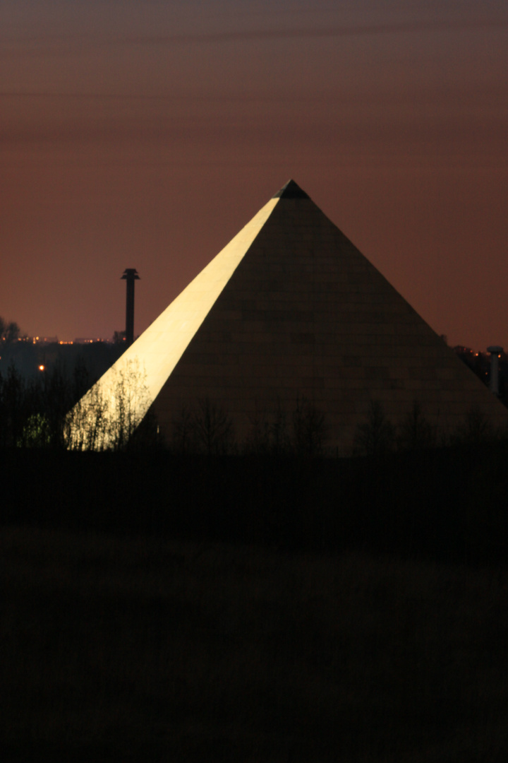 Fluch des Pharao bei Nacht