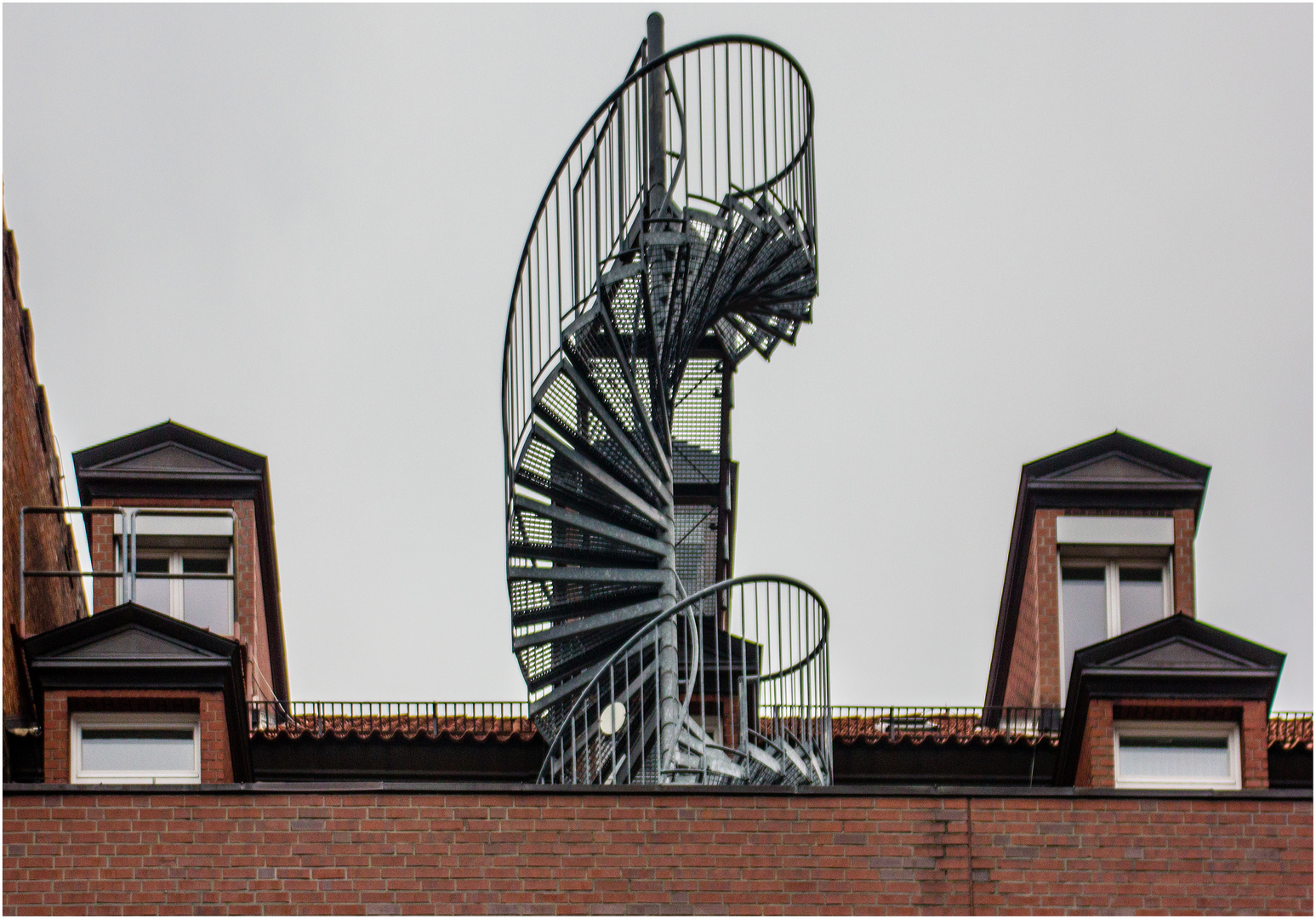 Flucht-Spindeltreppe auf dem Dach.